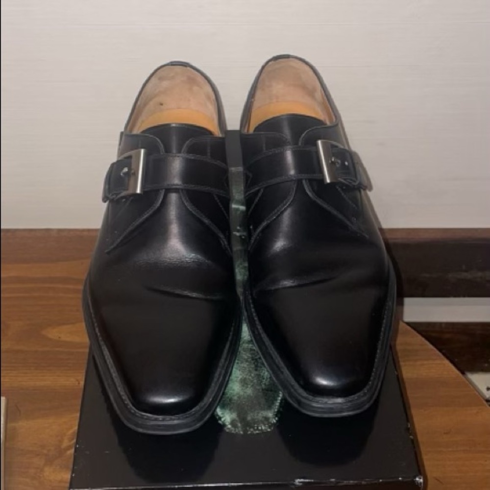 Mangani shoes for men  size 8 ,use one time .is very good condition  .